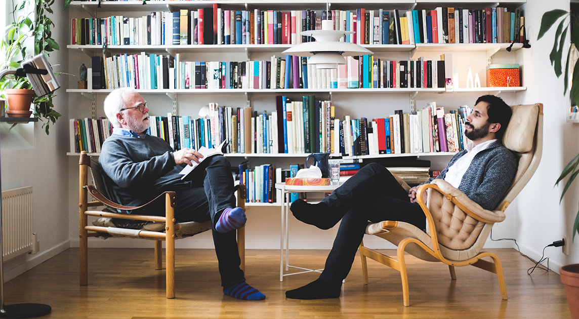 A Covered California member talks with a therapist in a private session.