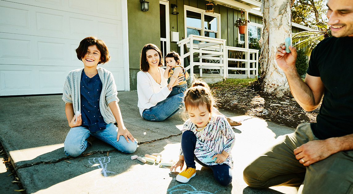 Covered California family members play outside with their kids.